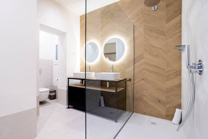 Premium for families. 4 Bedrs. Fully renovated gallery image 3