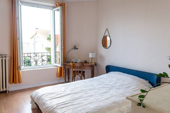 Bedroom near Orly/Paris RER D