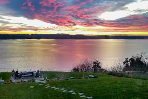 Fox Island Waterfront Retreat with Amazing View