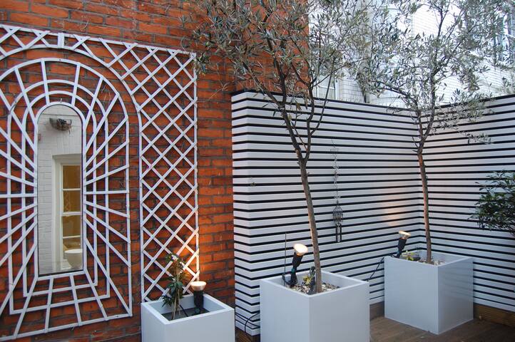 PERIOD MEWS HOUSE, MAYFAIR VILLAGE, 2 BED, LUXURY gallery image 3