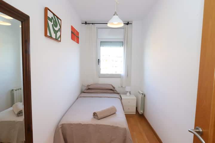 Chambre 105×190 cm, draps 100% coton, serviettes 600g