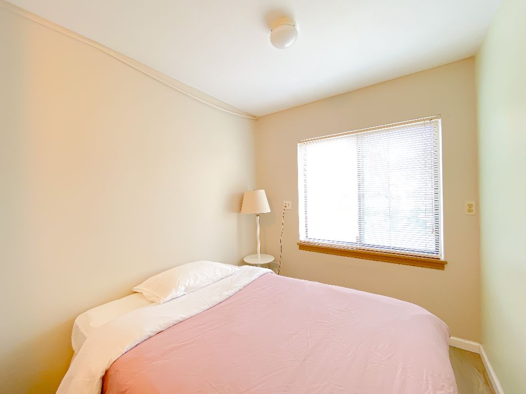 Un apartamento tranquilo en el último piso de un dormitorio.