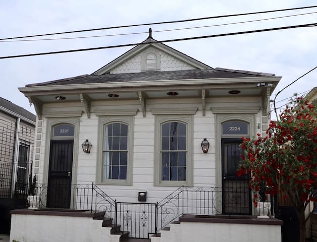Marigny home has it all, location & comfort!