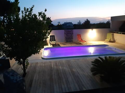 Villa Sandrine between Nîmes the sea and the mountain