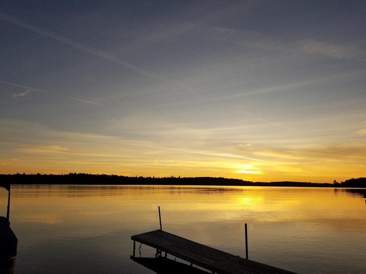 Lazy Bear on Lake Tomahawk Slip Available Cottages for Rent in Lake Tomahawk, Wisconsin