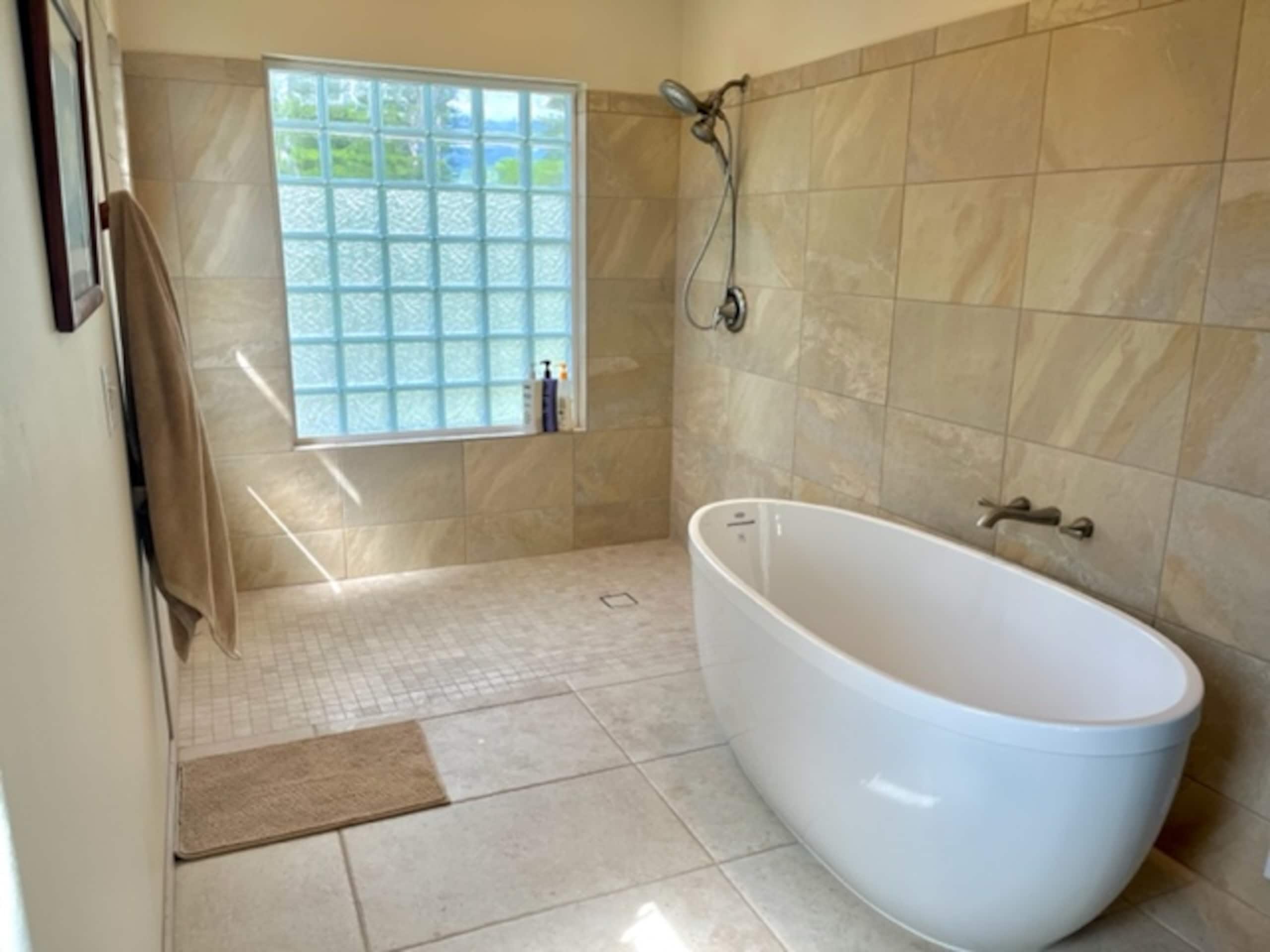 Home in Kailua · ★4.92 · 3 bedrooms · 4 beds · 3.5 baths - Image 26