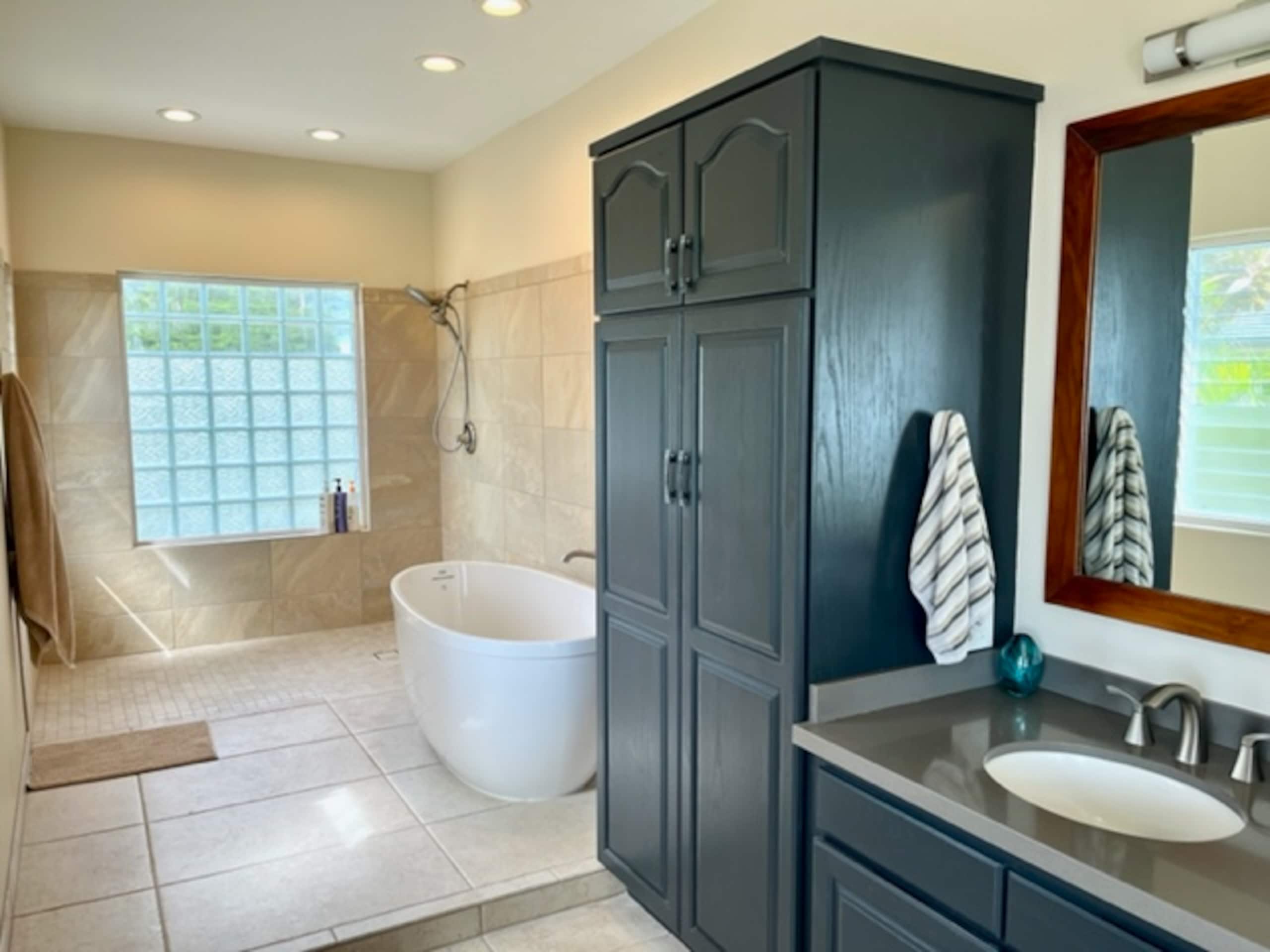 Home in Kailua · ★4.92 · 3 bedrooms · 4 beds · 3.5 baths - Image 25