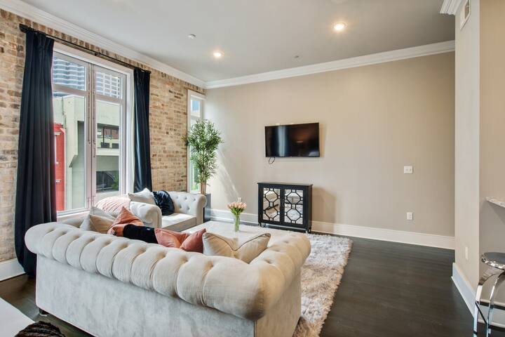 TWO Connecting Condos! 5 King beds! 4 Bdrm/4 Bath! gallery image 5