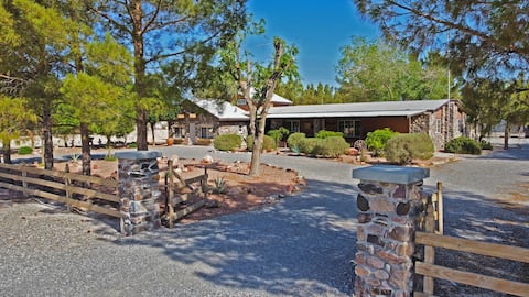 2 Private Homes-5Bd4Ba RusticLodgeDeathValleyPool