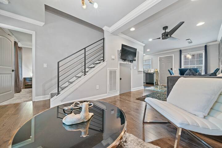 Trendy Town Home C gallery image 5