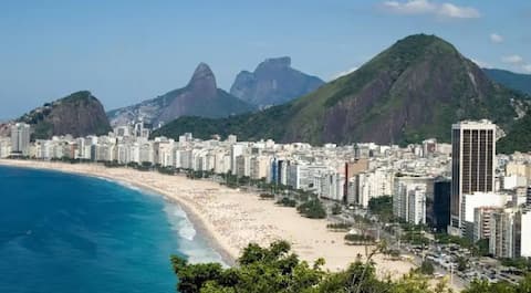 Flat in Copacabana one block from the beach and subway