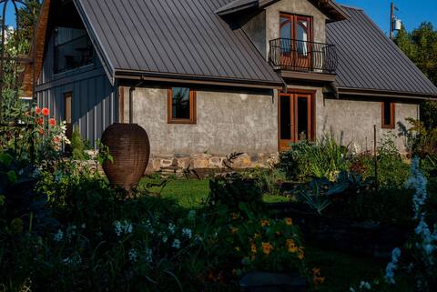 Spacious cottage on charming acreage