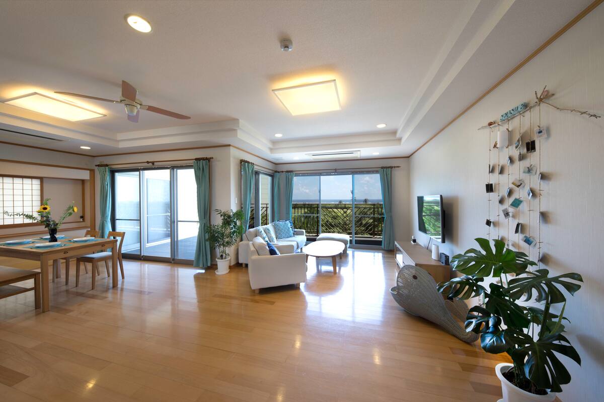 Golf and Seaview 4 BR (2 baths, 2 toilets 2 units)