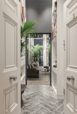 Stunning Two Bedroom Kensington/ Earl’s Court Flat gallery image 5