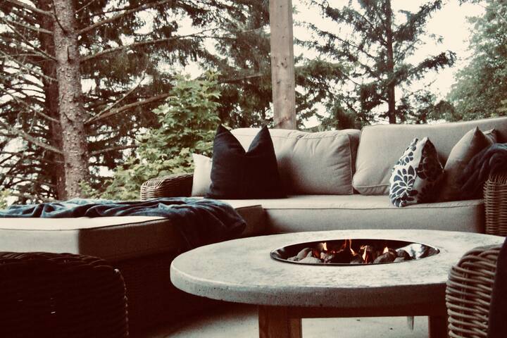 The Tides Luxury Beach House-Ocean Front-Hot tub gallery image 3