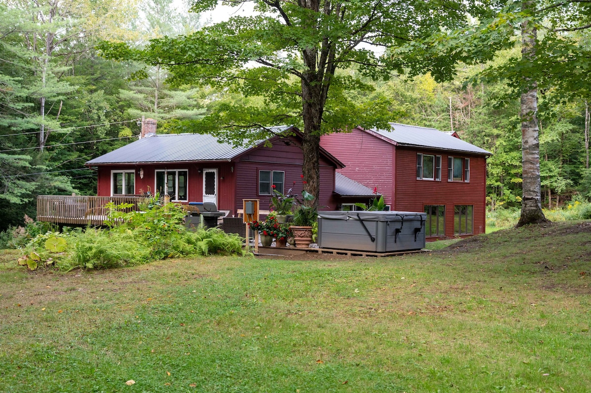 Farm house with Game room & Hot tub