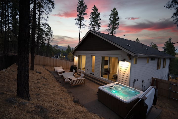 Downtown New Modern Mountain Home With Game Room- Large Groups Welcome! - Flagstaff
