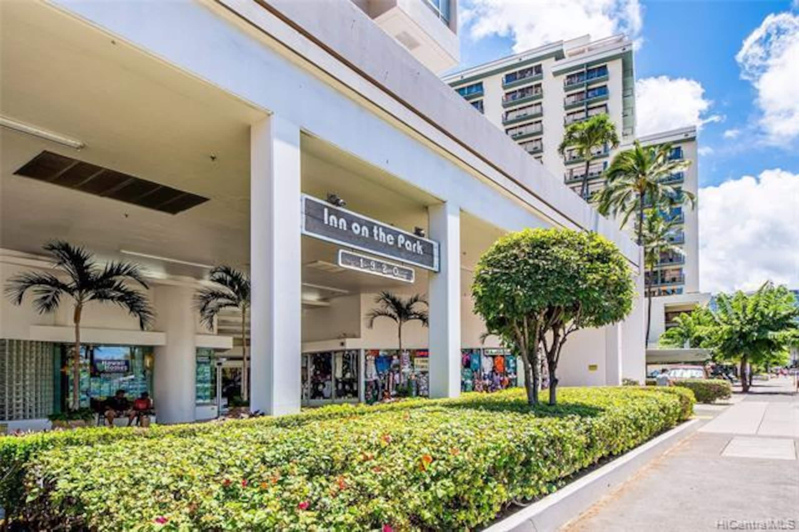 Condo in Honolulu · ★4.75 · 1 bedroom · 2 beds · 1 private bath - Image 1
