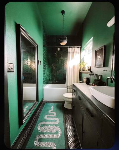 Location! SOCO, S Congress 3bd Home w/ Cowboy Pool gallery image 3