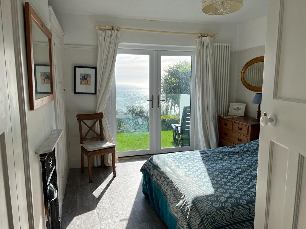 Chumba cha kulala mara mbili kinachoelekea kwenye roshani