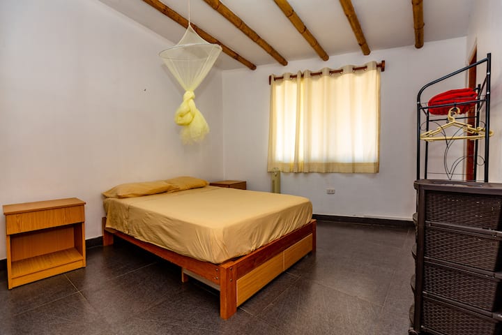 Habitación nro 2 con baño privado
