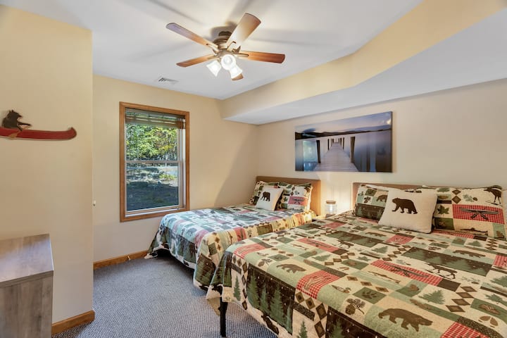 Sleeps 4
• Queen size memory foam bed
• Full size bed
• Mirror & Counter height dresser
• Closet with hangers 
• Suitcase storage underneath bed
• 1st floor 
• Adjacent full Bathroom with Tub & Shower 

Lake Harmony Vacation Rentals
Pocono