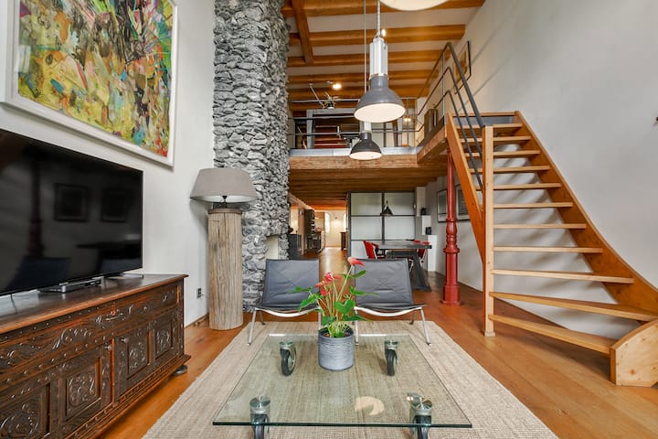 Private Canal Loft, Old Center - Lofts for Rent in Amsterdam, Noord ...