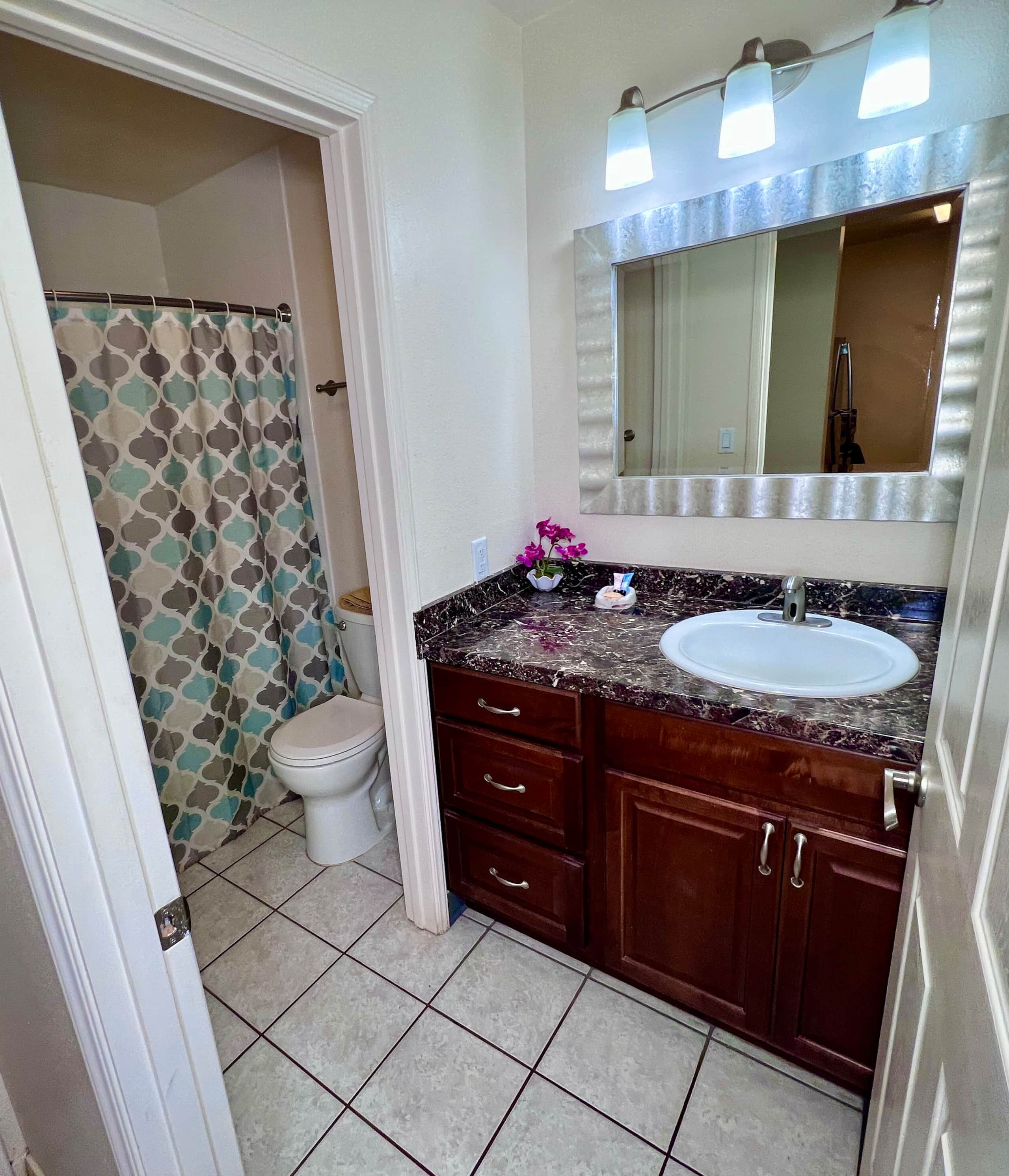 Great condo steps away from beach - Image 30