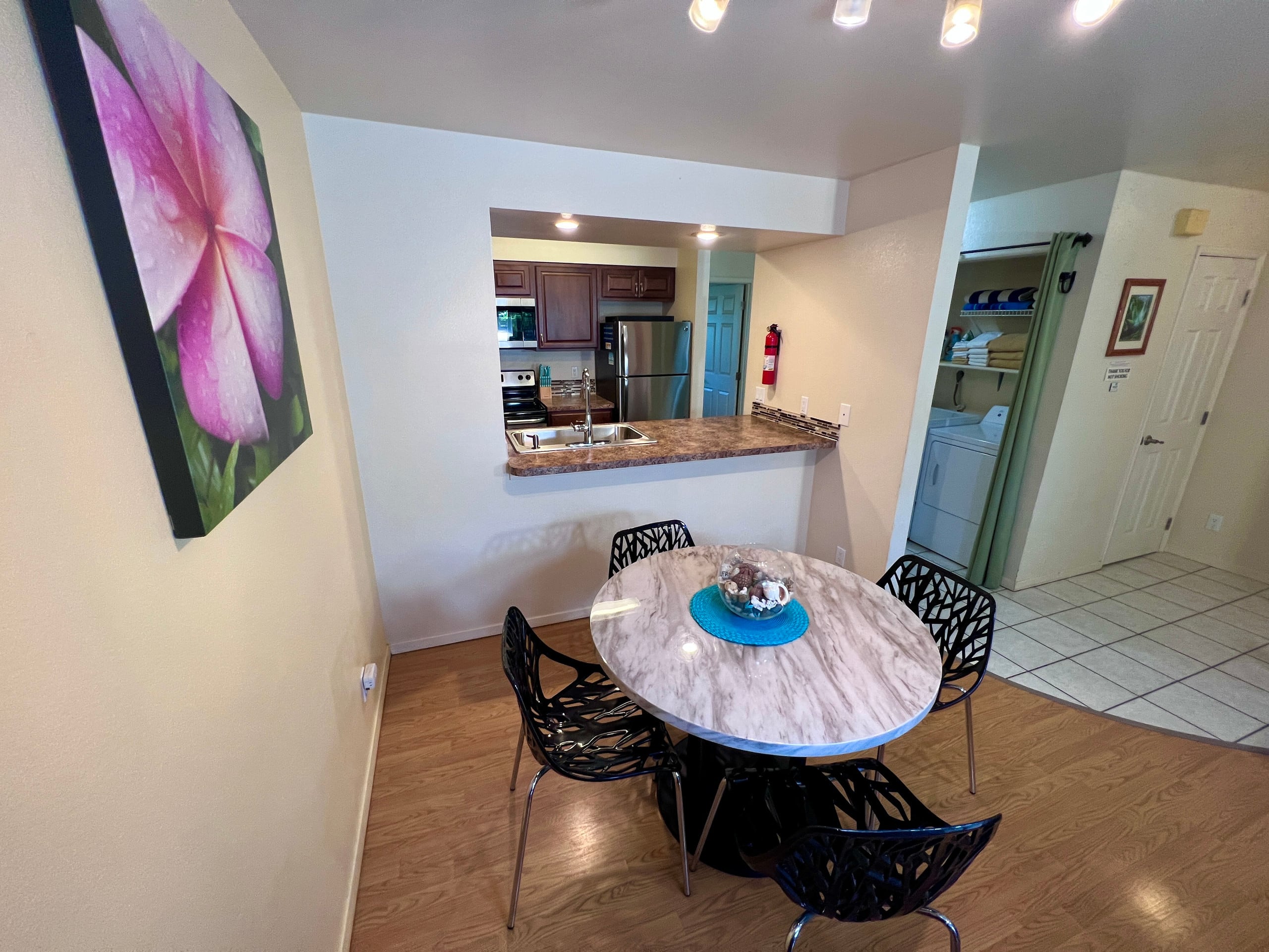 Great condo steps away from beach - Image 16