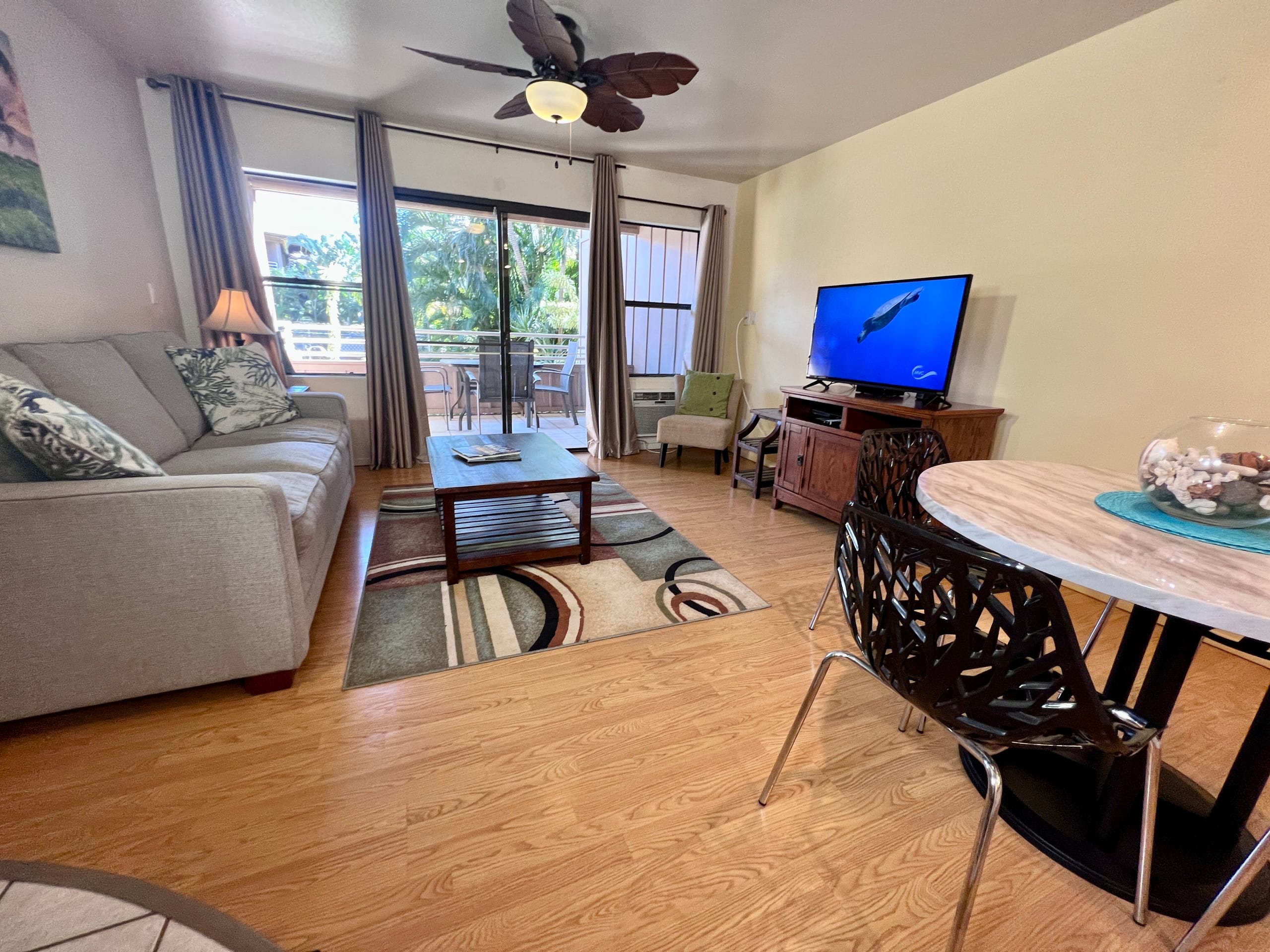Great condo steps away from beach - Image 8