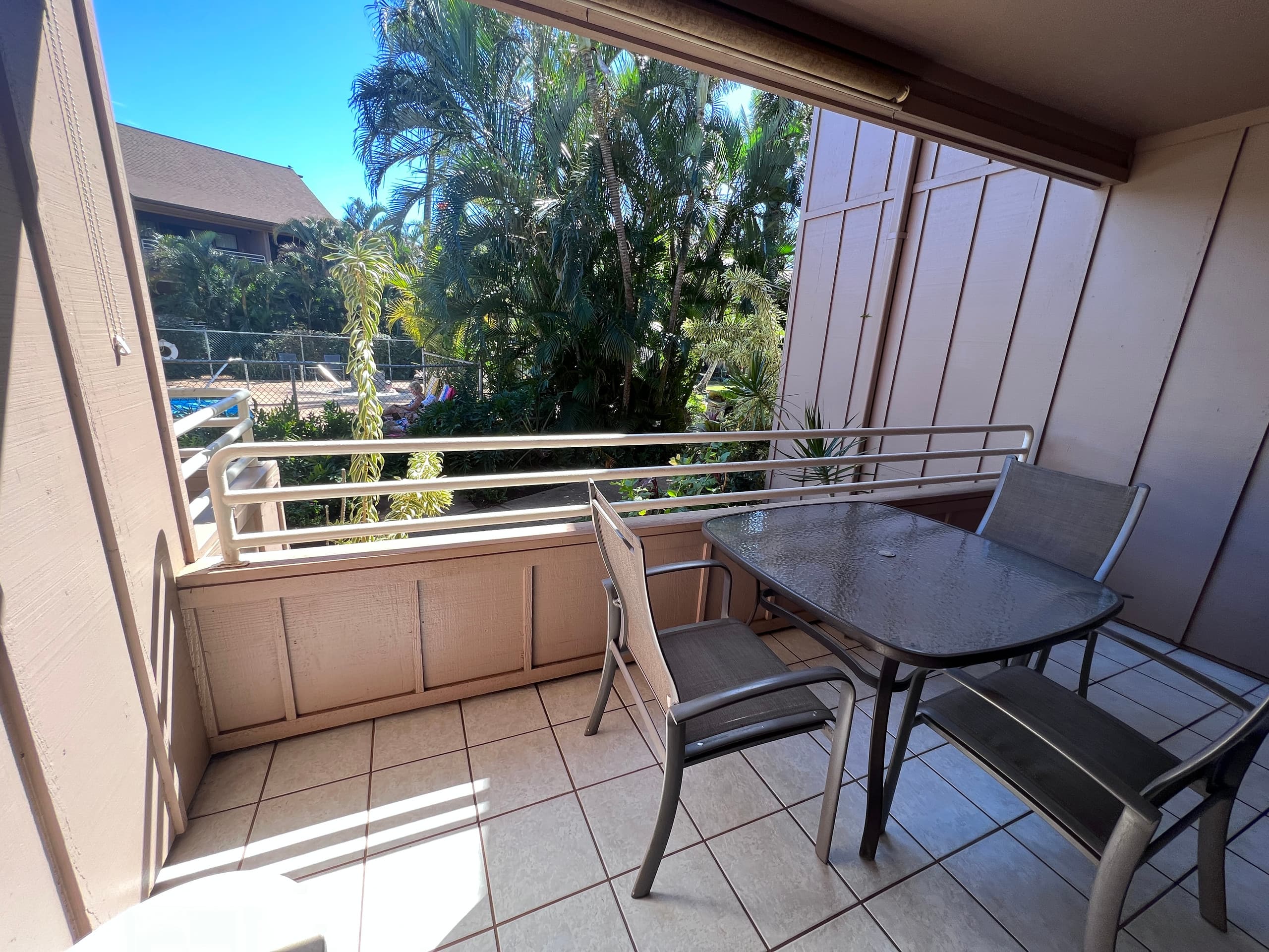 Great condo steps away from beach - Image 35