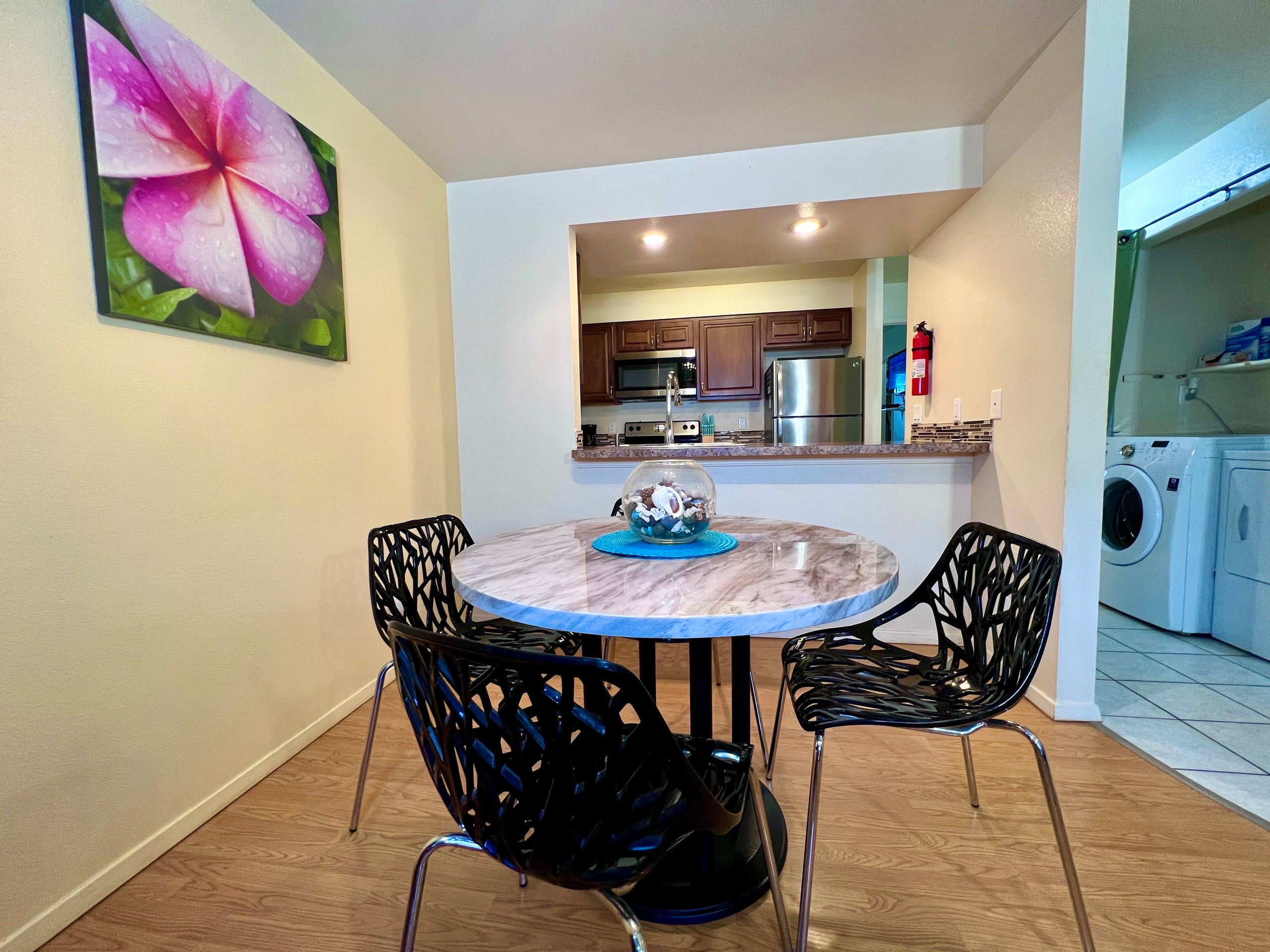 Great condo steps away from beach - Image 18