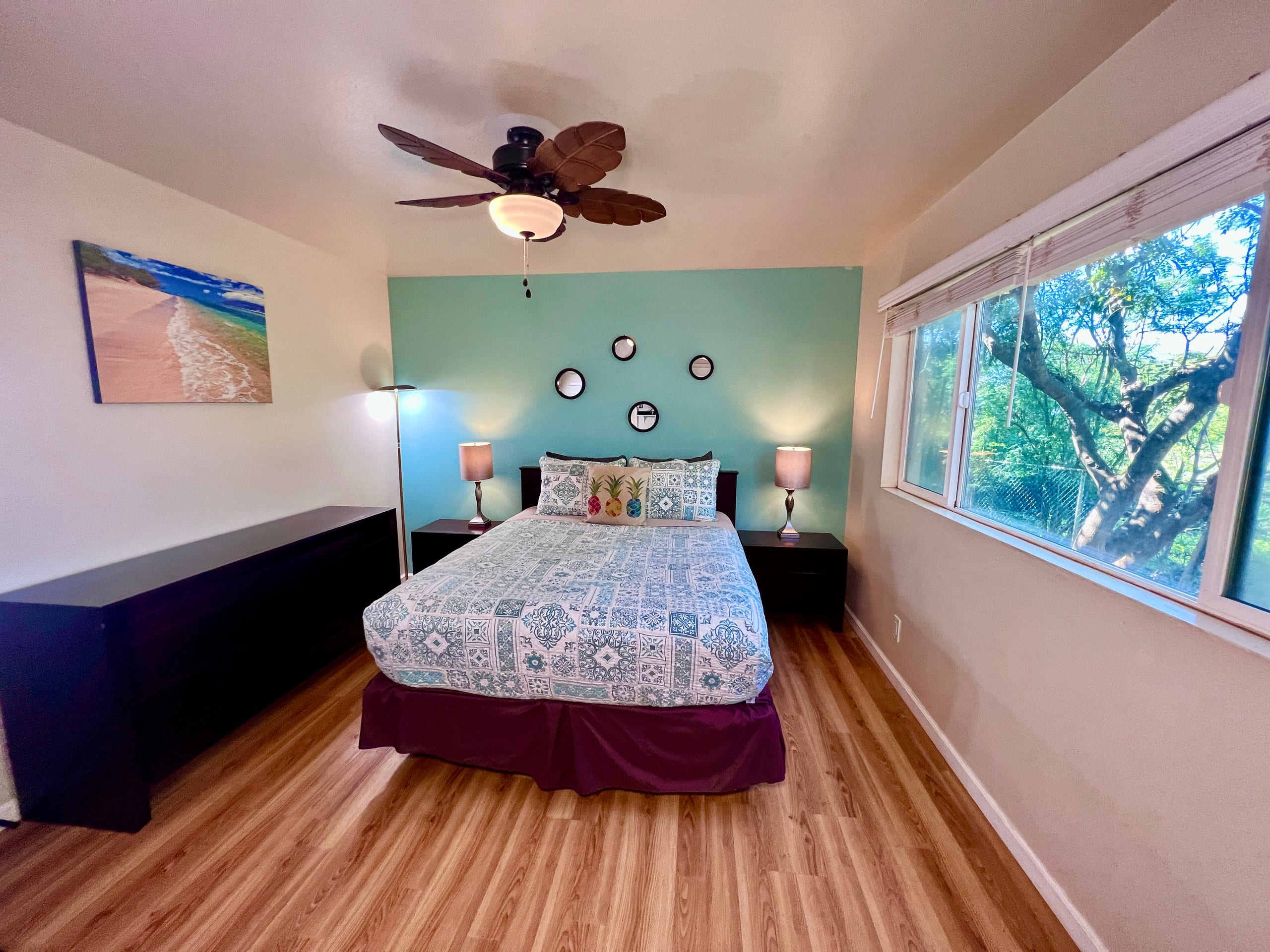 Great condo steps away from beach - Image 20