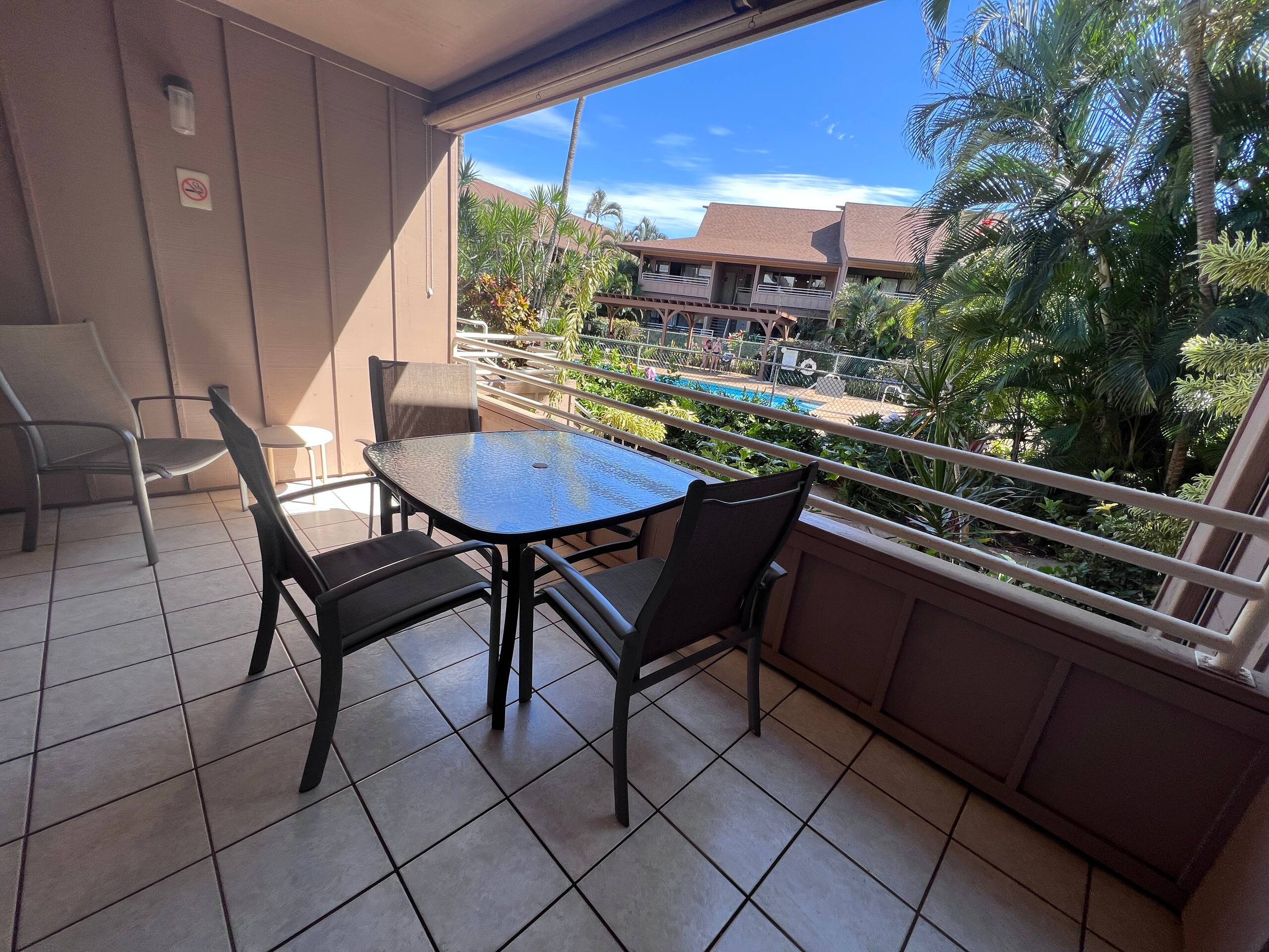 Great condo steps away from beach - Image 33