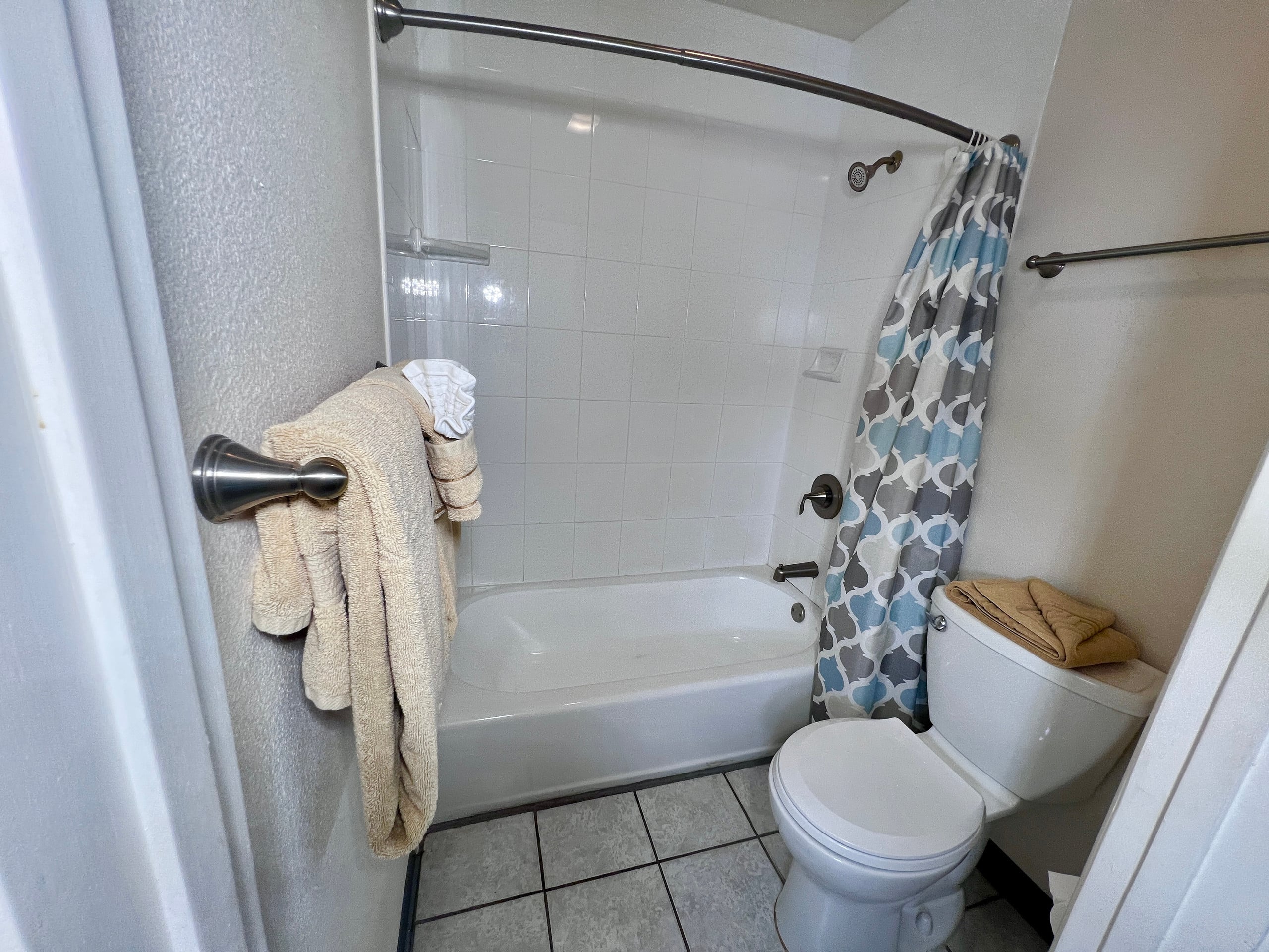 Great condo steps away from beach - Image 31