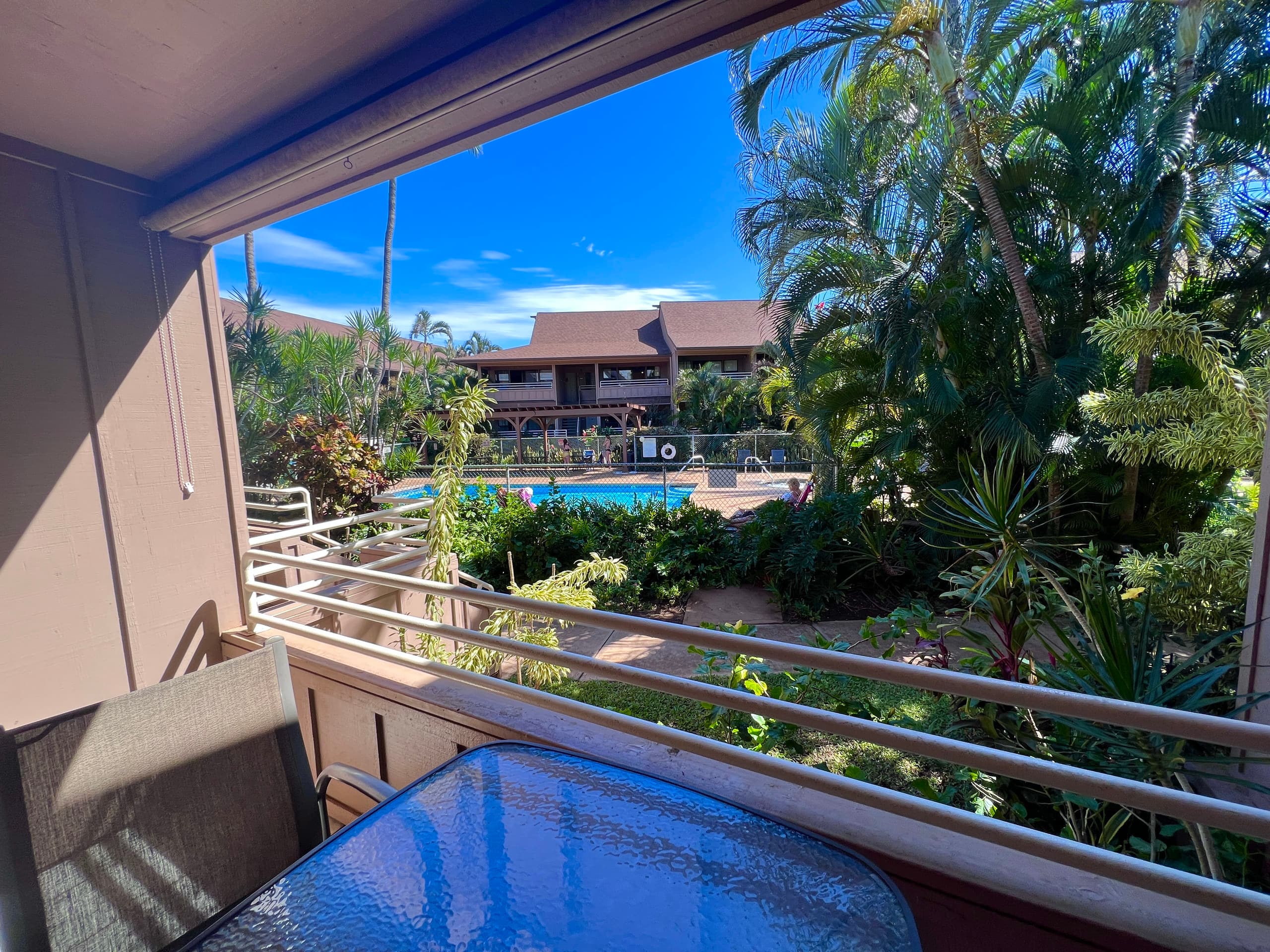 Great condo steps away from beach - Image 32