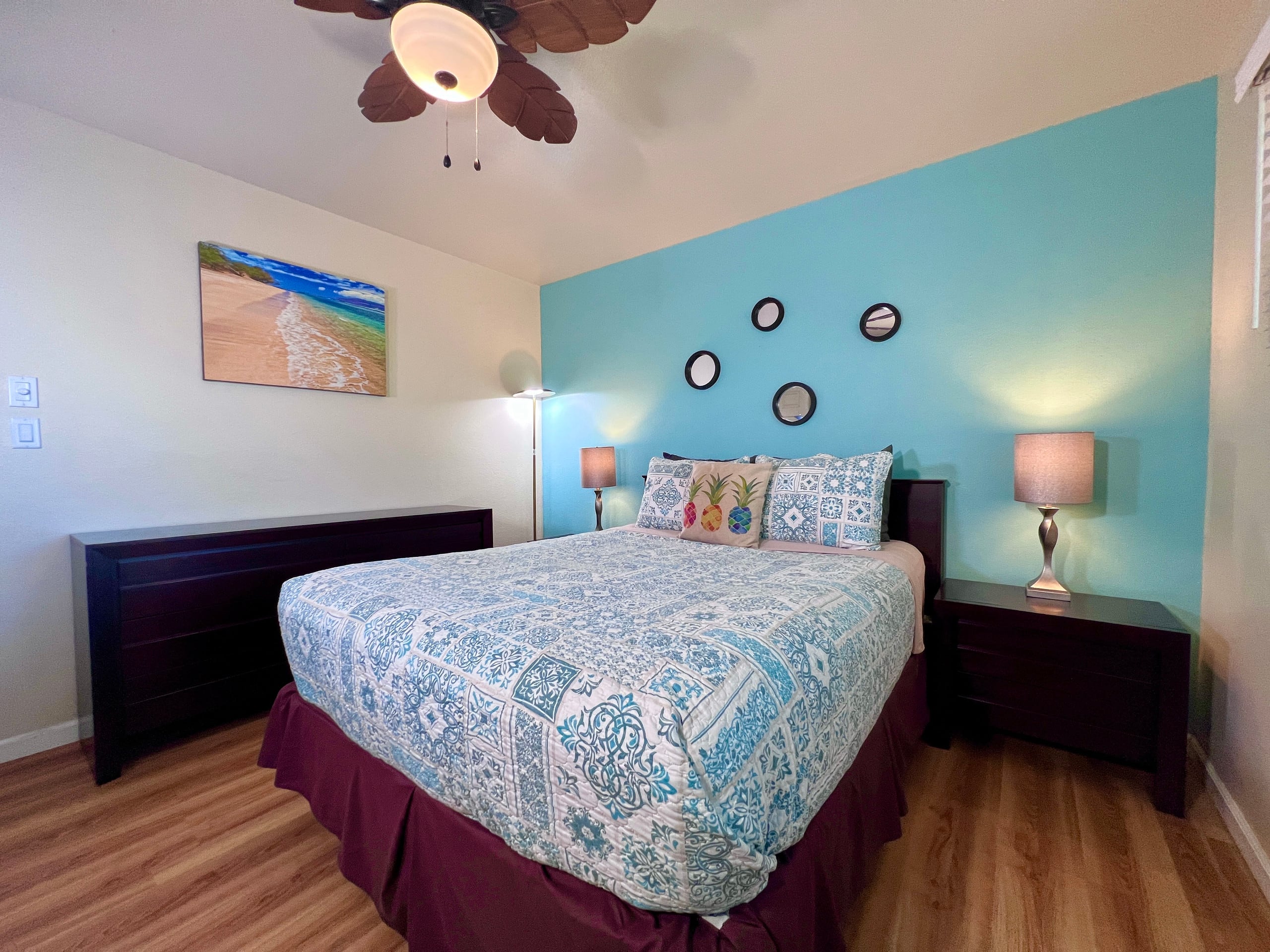 Great condo steps away from beach - Image 22
