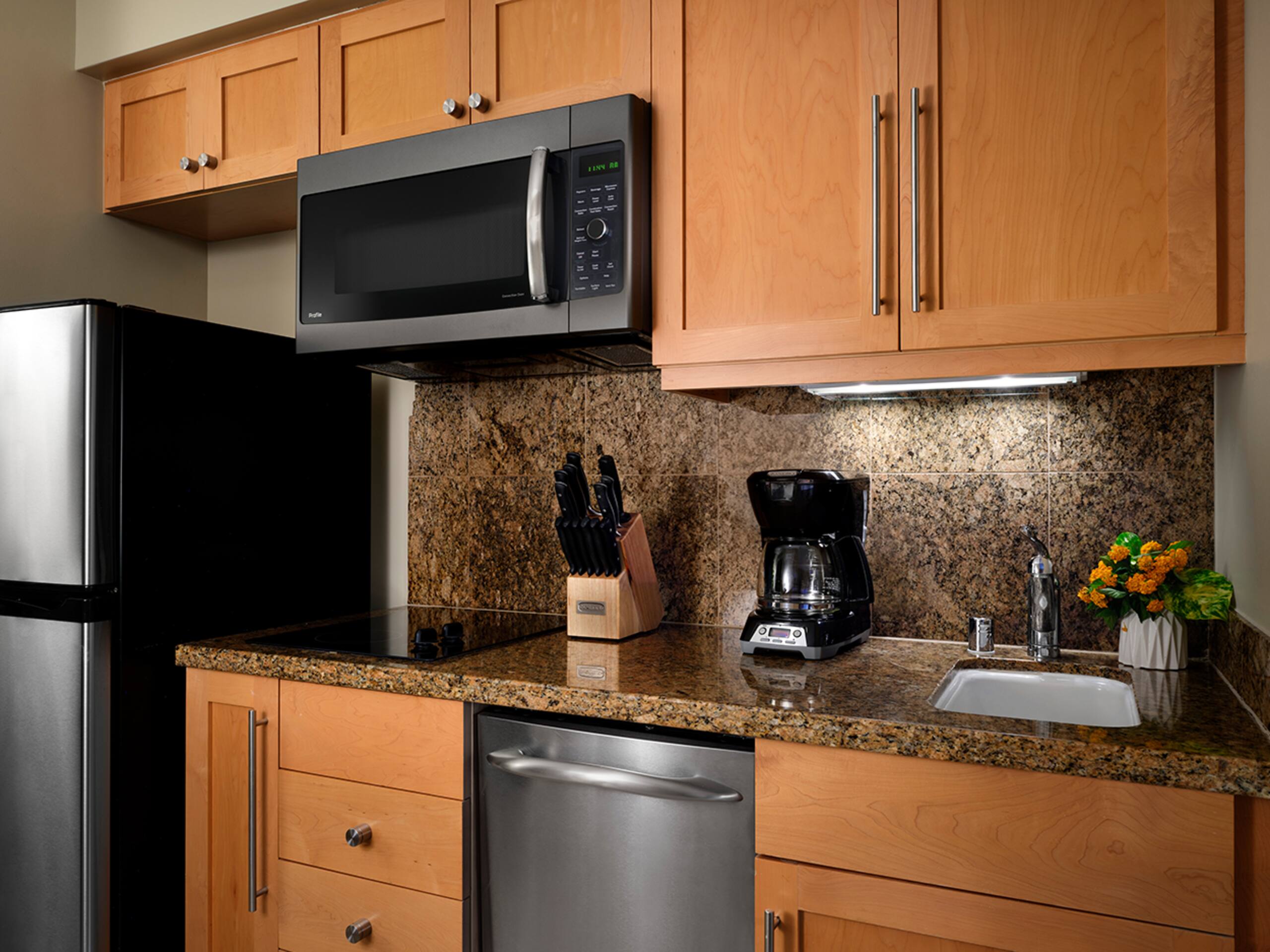 Condo in Lahaina · ★4.67 · 2 bedrooms · 3 beds · 2 baths - Image 41