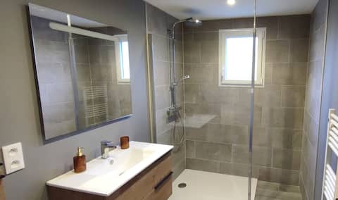 Nice 3 bedroom house 200m from the beach