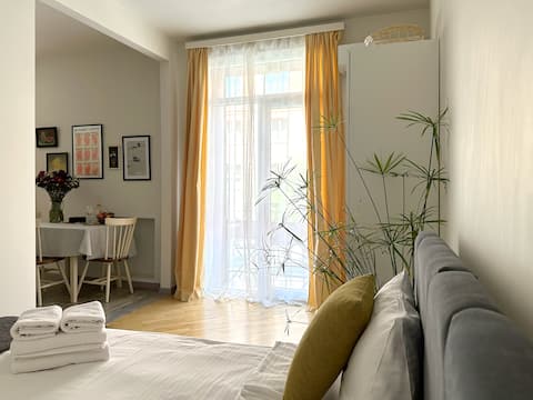 Your Charming Home: Steps to Republic Square