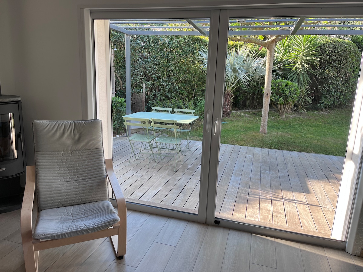 Propriété Airbnb réussie: Quiet and independent luxury accommodation. à Hyères