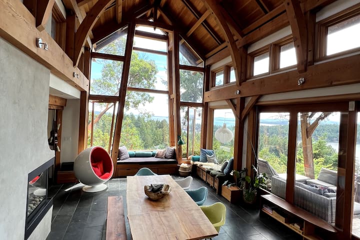 Cliff Top Family Home Over Looking the Ocean