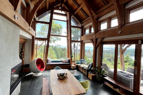 Cliff Top Family Home Over Looking the Ocean
