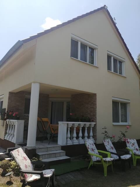 Rose vacation home, the perfect social cottage