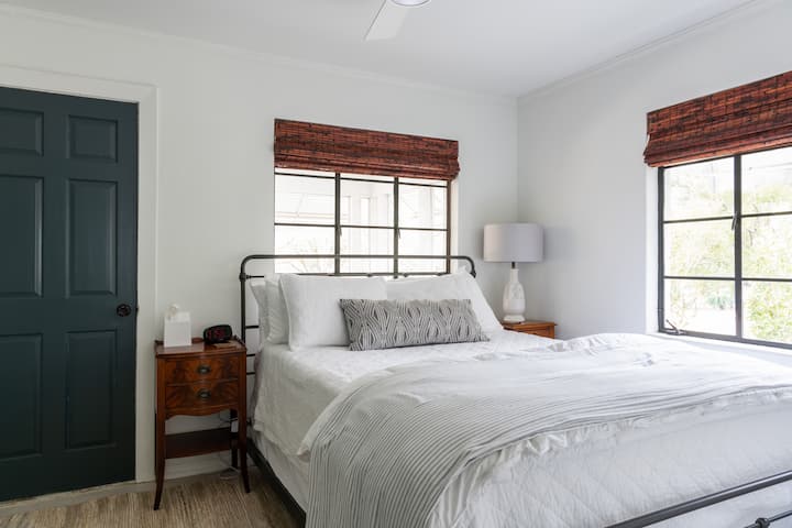 配备标准双人床的卧室