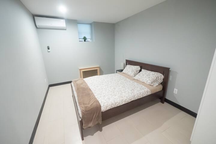 New 9 Bed 4 Full Bath 3000 SF Spacious Apartment gallery image 3