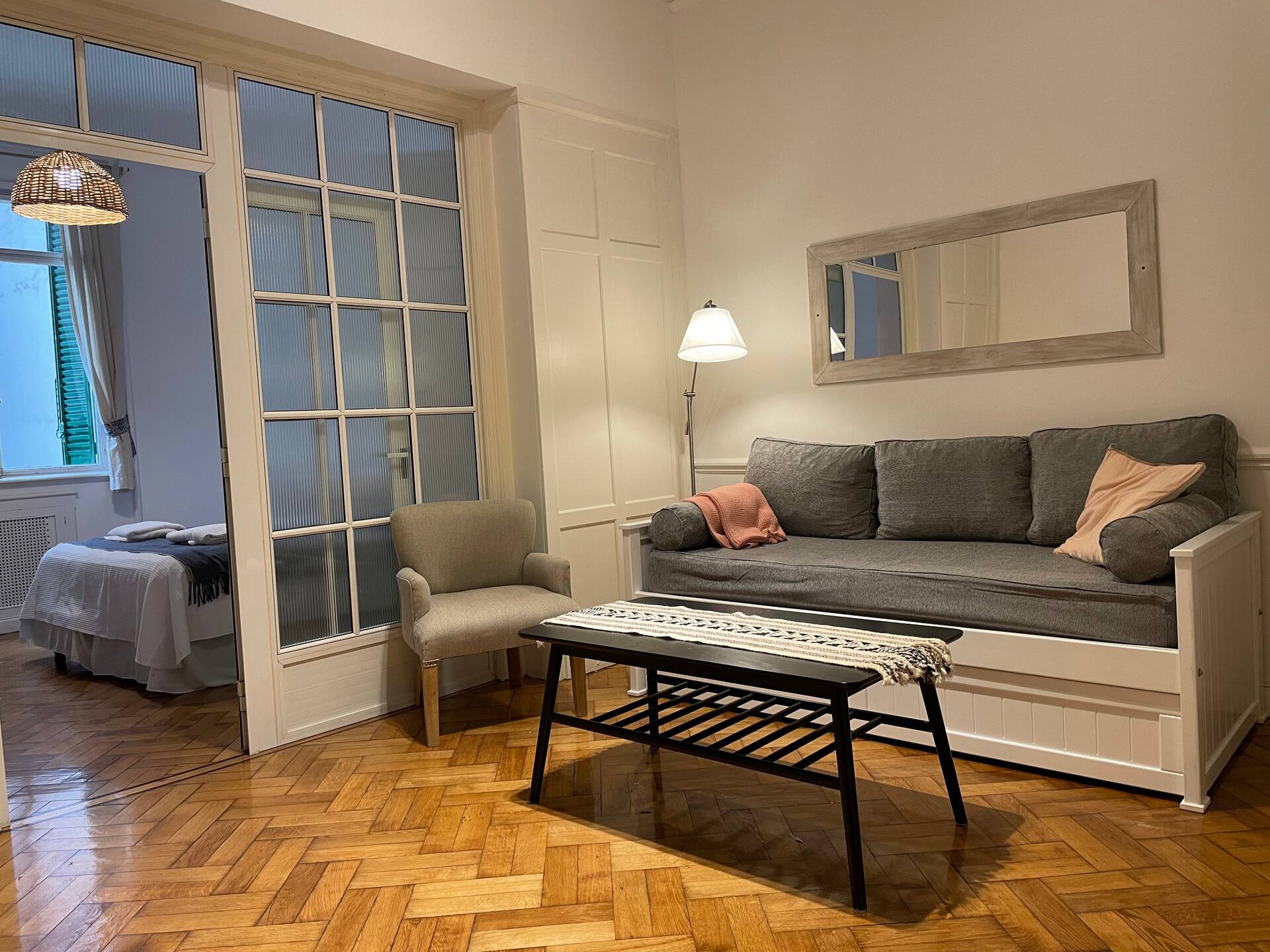 Lovely Art Deco apartment. Ideal location!