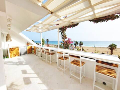 Beach penthouse (12p) + sea rooftopbar, Fiber WiFi