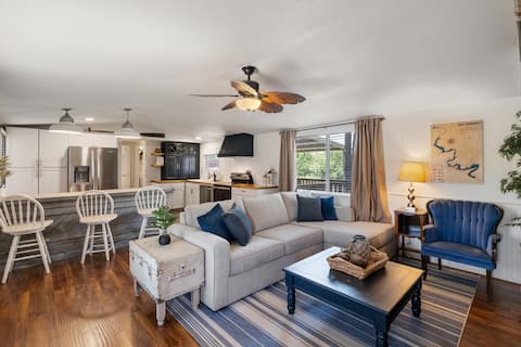 Top Airbnb: Lone Star Cove Cottage w/hot tub in North Texas Lakes