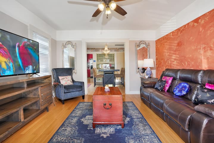 Cozy English Cottage in Downtown San Jose